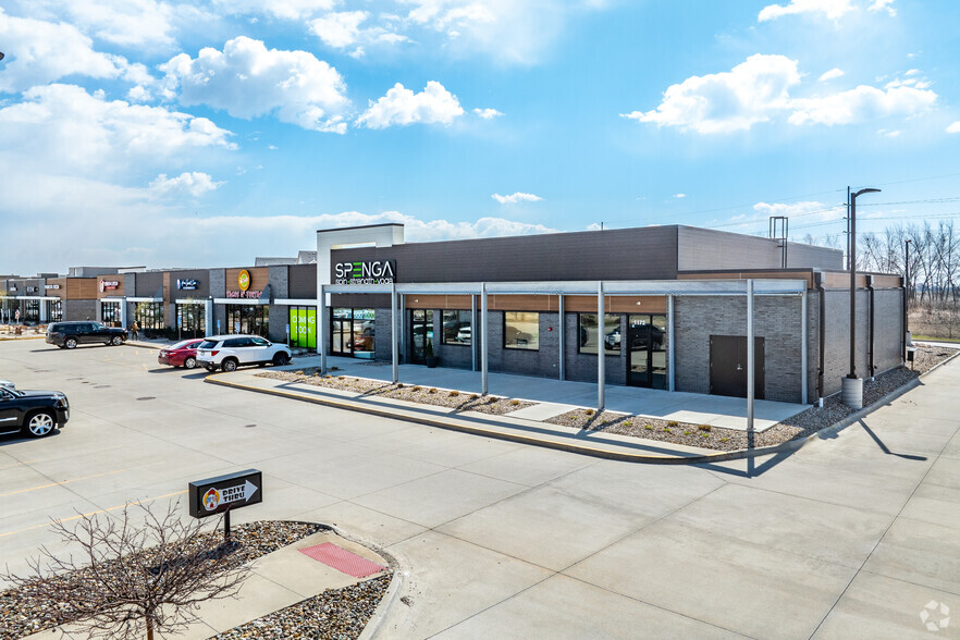 1176-1196 SE University Ave, Waukee, IA for lease - Building Photo - Image 3 of 13