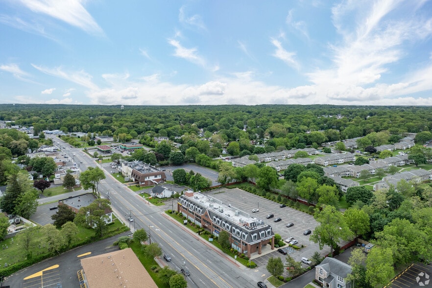 2780 Middle Country Rd, Lake Grove, NY for lease - Building Photo - Image 3 of 4