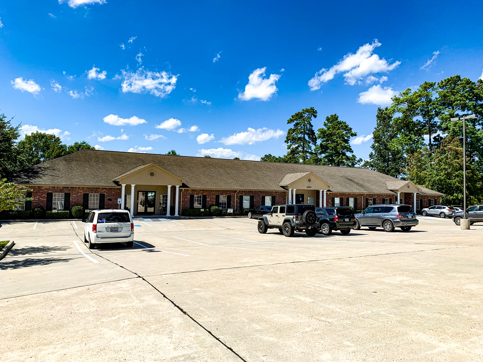 2245 N Loop 336 W, Conroe, TX for lease Primary Photo- Image 1 of 3