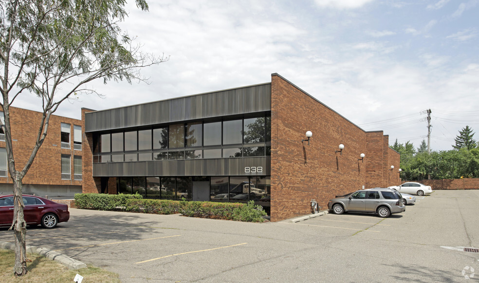 838 W Long Lake Rd, Bloomfield Hills, MI for sale - Building Photo - Image 1 of 1