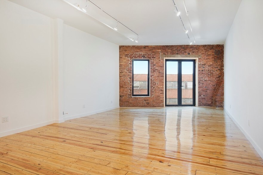 1-11 Gem St, Brooklyn, NY for lease - Interior Photo - Image 3 of 16