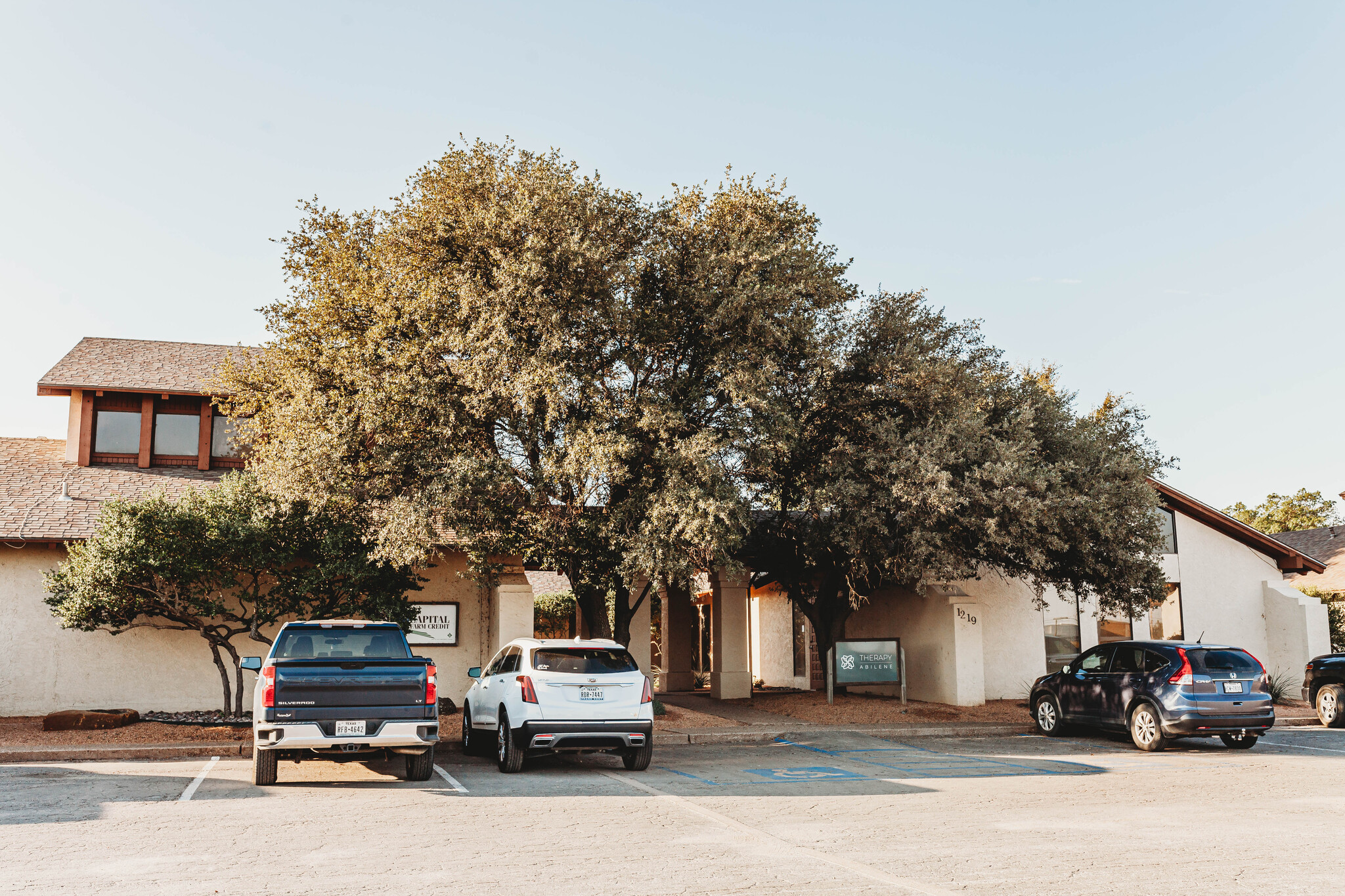 1217-1219 E South 11Th St, Abilene, TX for lease Building Photo- Image 1 of 10