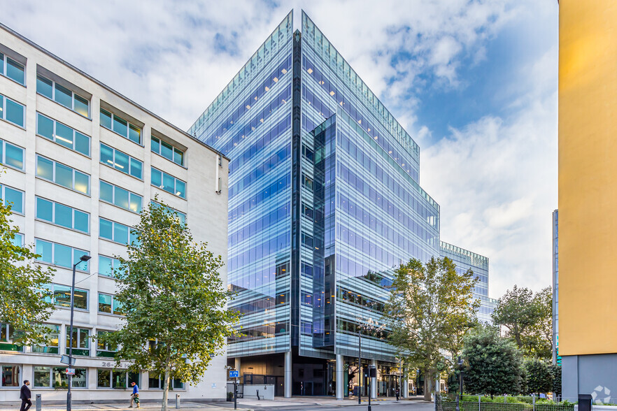 12 Hammersmith Grove, London for lease - Building Photo - Image 3 of 5