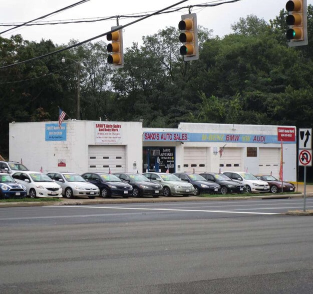 2221 Staples Mill Rd, Richmond, VA for lease - Building Photo - Image 1 of 6