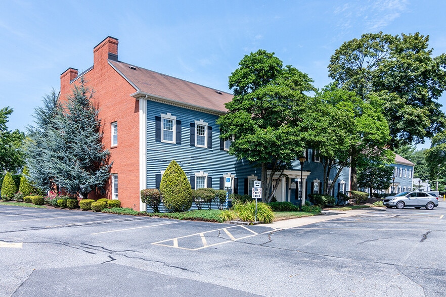 400 Massasoit Ave, East Providence, RI for sale - Building Photo - Image 2 of 4