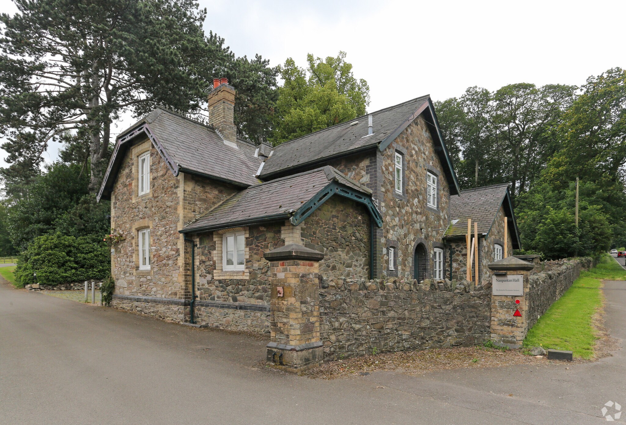 Nanpantan Hall, Loughborough for sale Primary Photo- Image 1 of 1