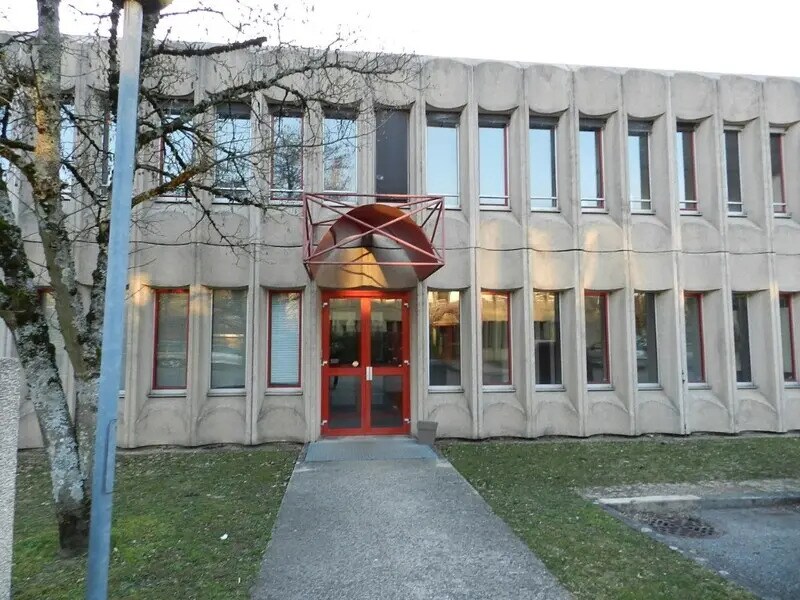 Office in Meylan for lease Building Photo- Image 1 of 12