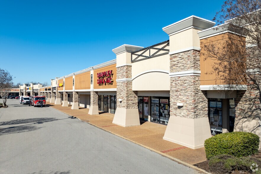 65006550 Quince Rd, Memphis, TN 38119 Kirby Gate Shopping Center