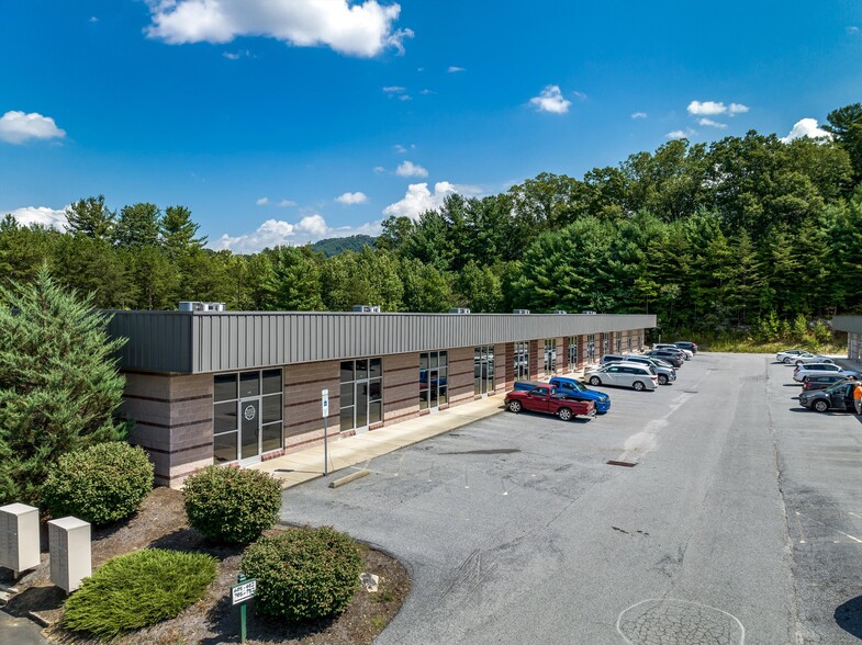 100 Elk Park Dr, Asheville, NC for sale - Building Photo - Image 1 of 1