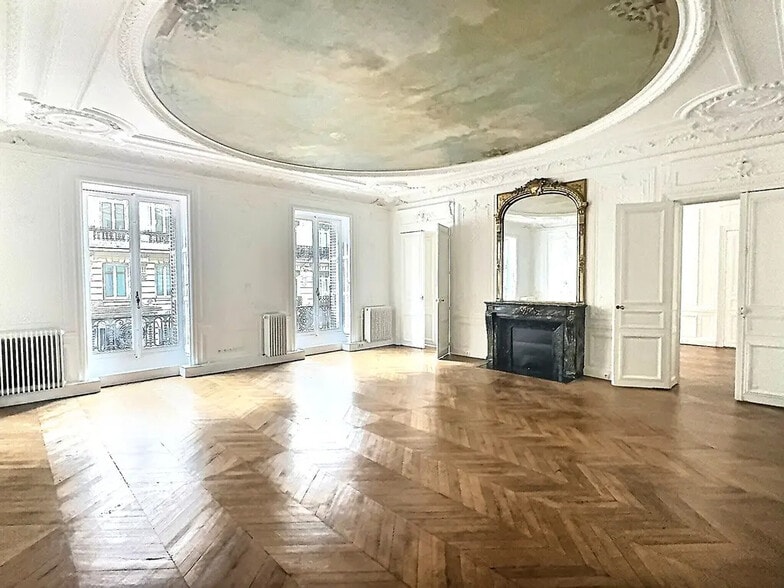 Office in Paris for lease - Interior Photo - Image 1 of 12
