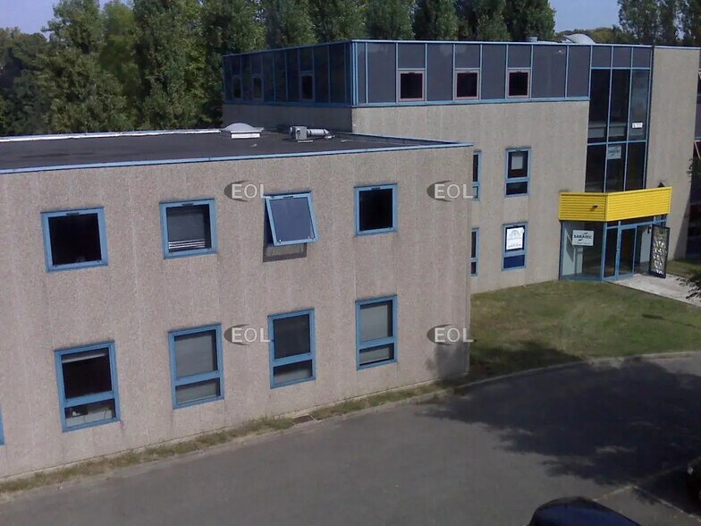 Industrial in Ris-Orangis for lease - Building Photo - Image 1 of 9