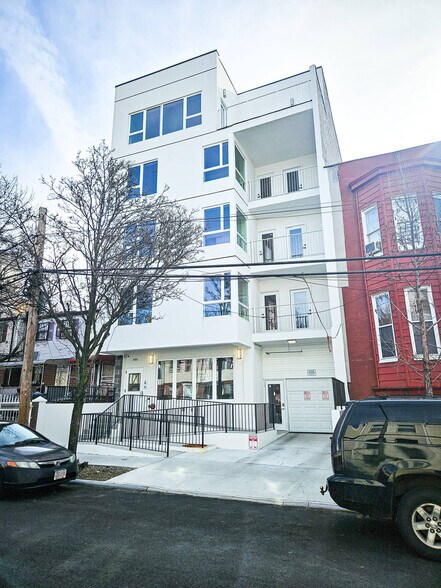 686 Eagle Ave, Bronx, NY for sale - Building Photo - Image 1 of 17