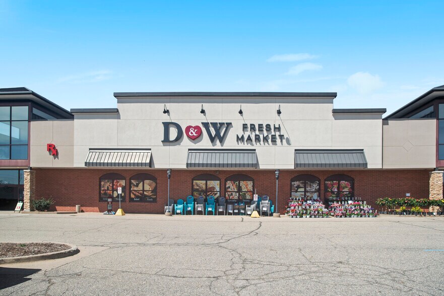 6425-6479 28th St SE, Grand Rapids, MI for sale - Building Photo - Image 2 of 16
