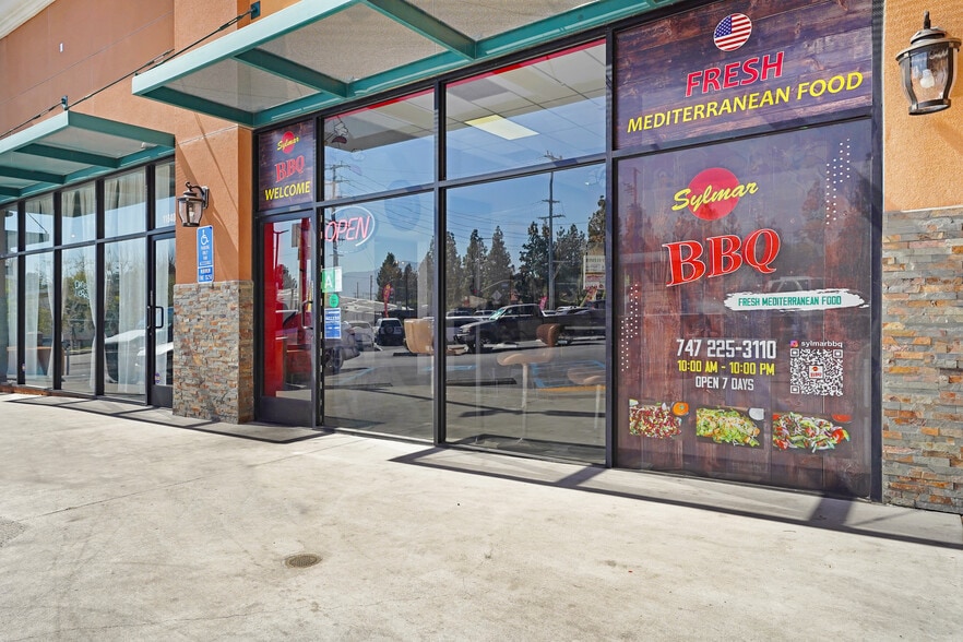 11844 Foothill Blvd, Sylmar, CA for lease - Building Photo - Image 2 of 7