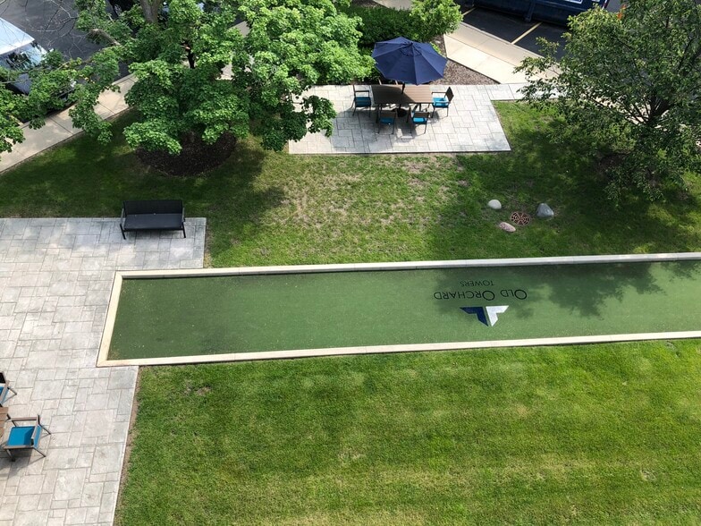 5202 Old Orchard Rd, Skokie, IL for lease - Building Photo - Image 2 of 8