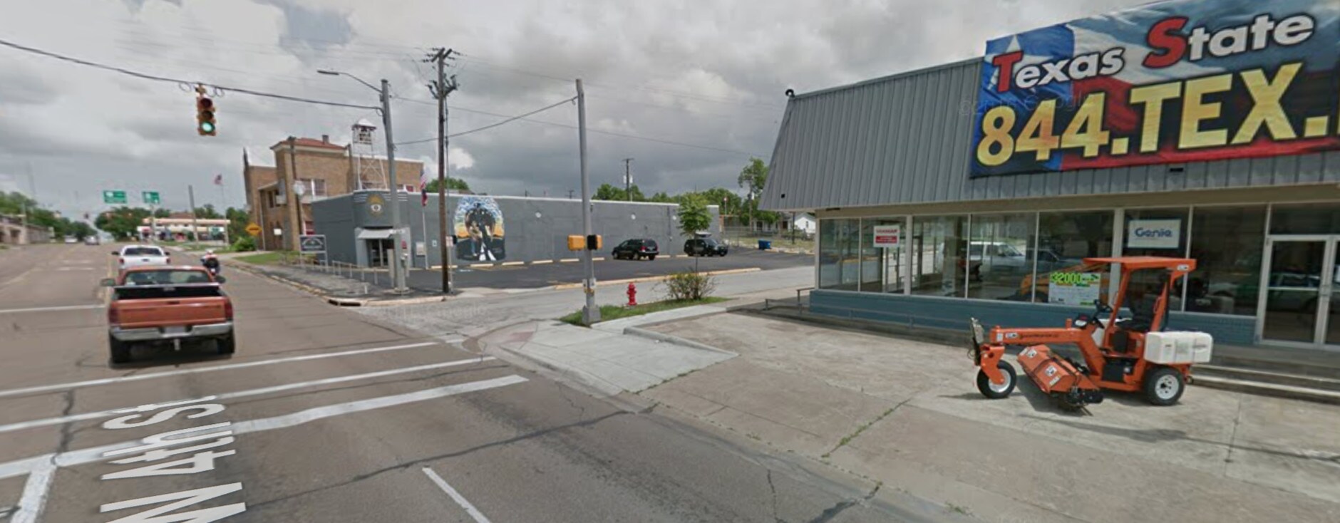 111 W 4th St, Hallettsville, TX 77964