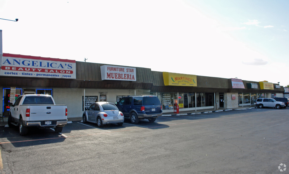 782-788 S Mill St, Lewisville, TX for lease - Building Photo - Image 2 of 4