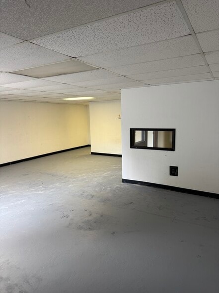 6848 Satchelford Rd, Columbia, SC for lease - Interior Photo - Image 3 of 6