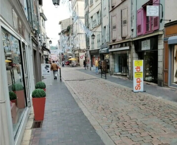 Retail in Le Puy-en-Velay for sale - Building Photo - Image 2 of 3