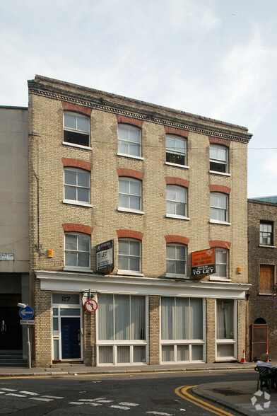 27 Holywell Row, London for lease - Building Photo - Image 3 of 5