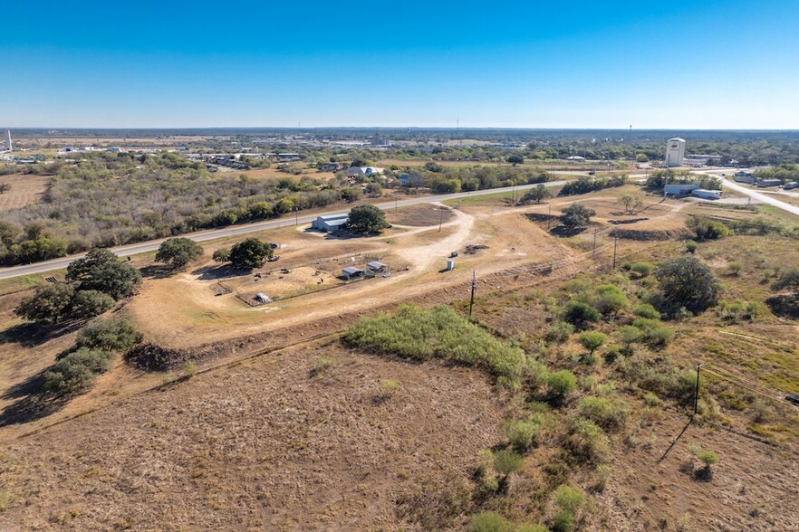 2127 N Saint Joseph St, Gonzales, TX for sale - Building Photo - Image 3 of 8