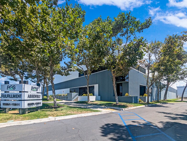 15801-15811 E Valley Blvd, City Of Industry, CA for lease - Building Photo - Image 1 of 12