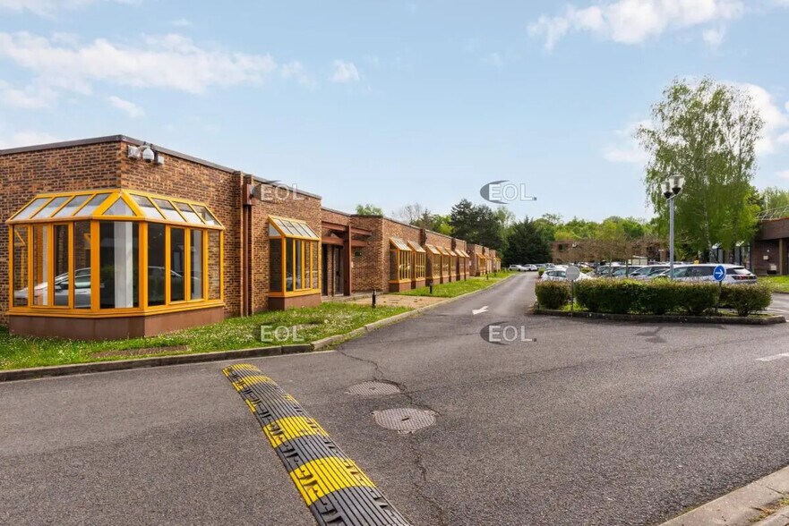 Flex in Croissy-Beaubourg for lease - Building Photo - Image 3 of 17