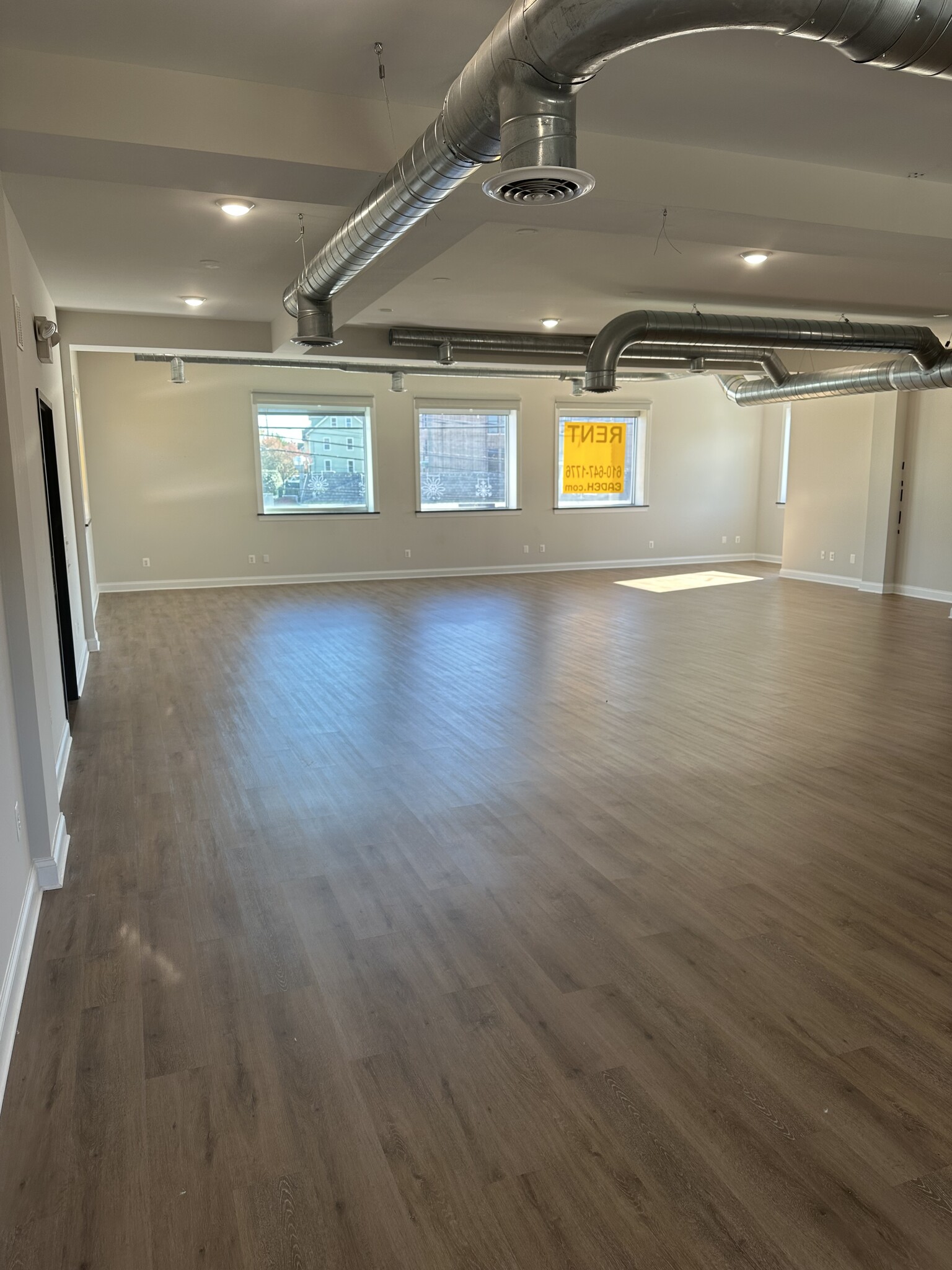 901 Lancaster Ave, Berwyn, PA for lease Interior Photo- Image 1 of 10