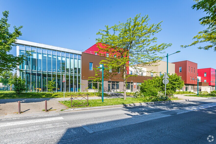 Office in Gennevilliers for sale - Building Photo - Image 2 of 2