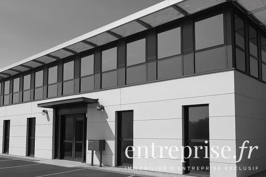 Office in Beaucouzé for lease - Building Photo - Image 1 of 1