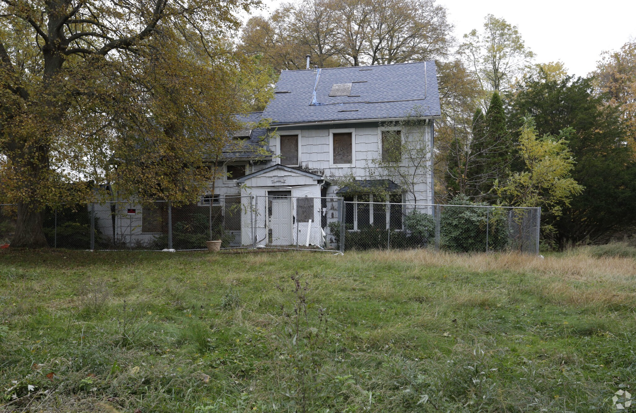 33 Kings Hwy, Hauppauge, NY for sale Primary Photo- Image 1 of 1