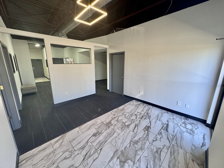 7401-7429 Bush Lake Rd, Edina, MN for lease - Interior Photo - Image 2 of 11