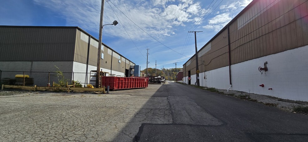 18513 Euclid Ave, Cleveland, OH for lease - Building Photo - Image 3 of 11