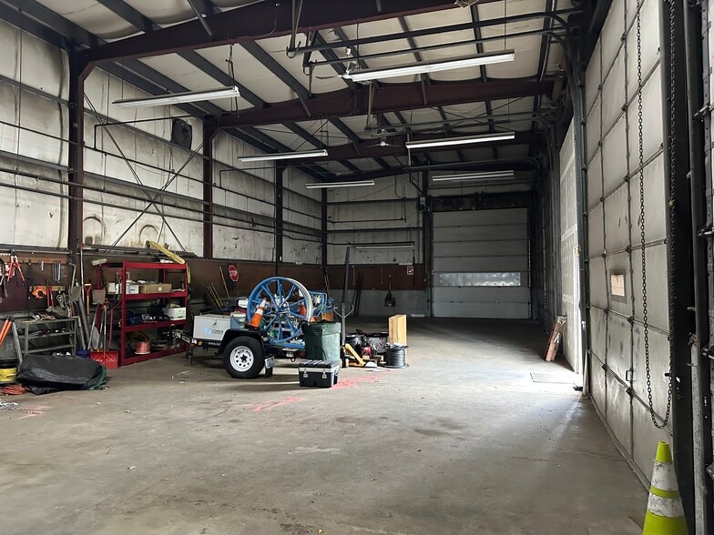 1635 Page Blvd, Springfield, MA for lease - Building Photo - Image 3 of 8