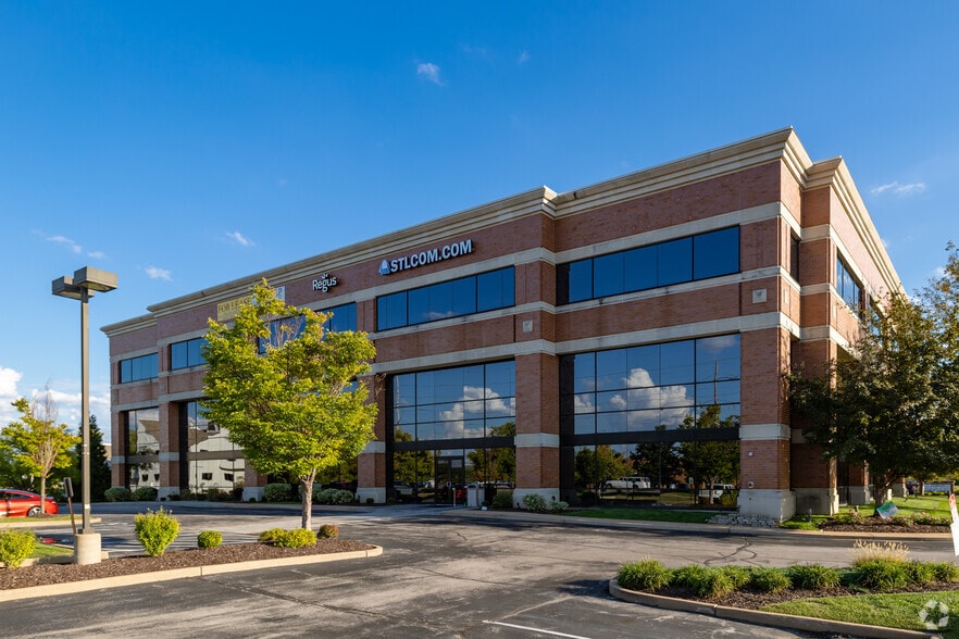 100 Chesterfield Business Pky, Chesterfield, MO for lease - Primary Photo - Image 1 of 1