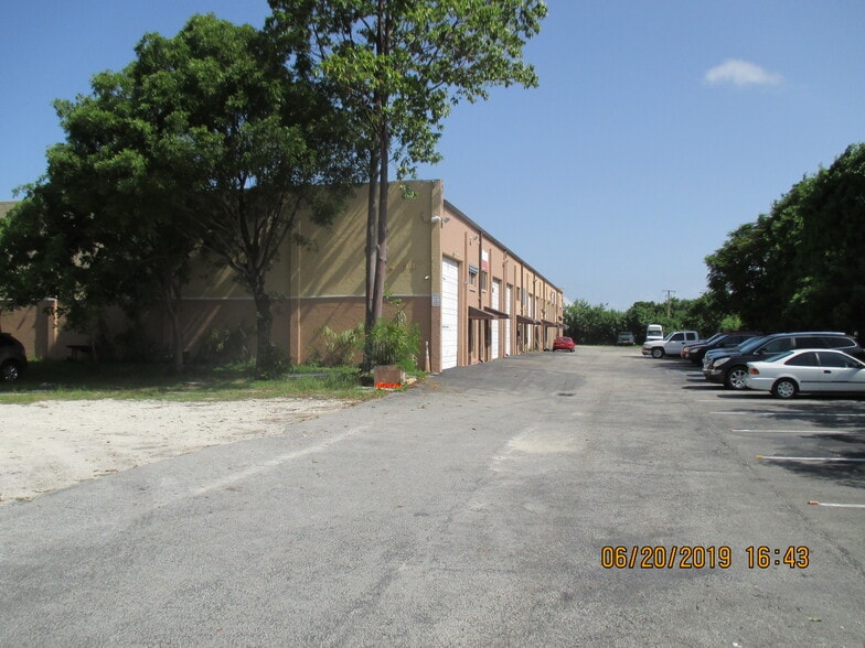 12584-12598 SW 128th St, Miami, FL for lease - Building Photo - Image 2 of 40