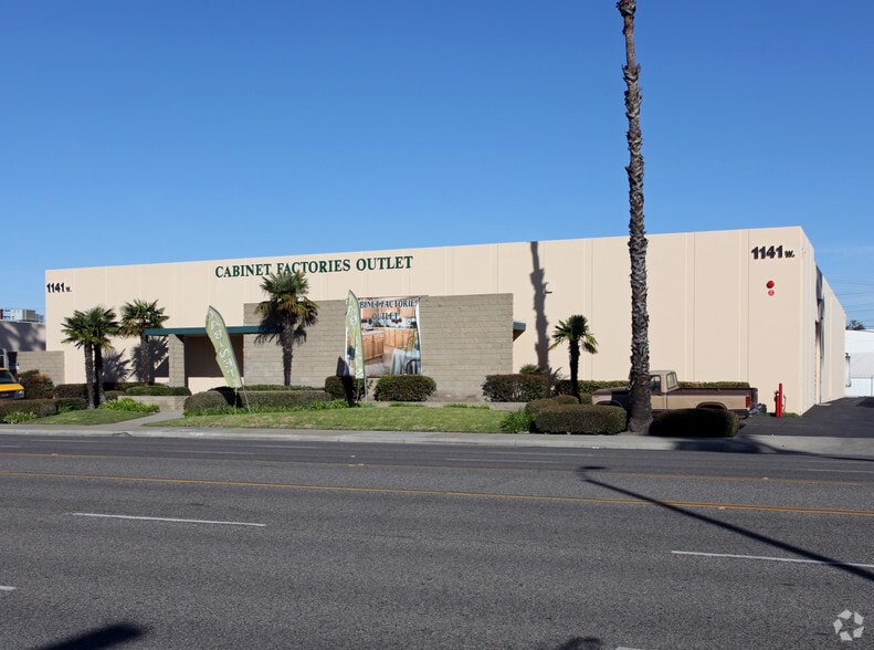 1141 W Katella Ave, Orange, CA for lease - Primary Photo - Image 1 of 2