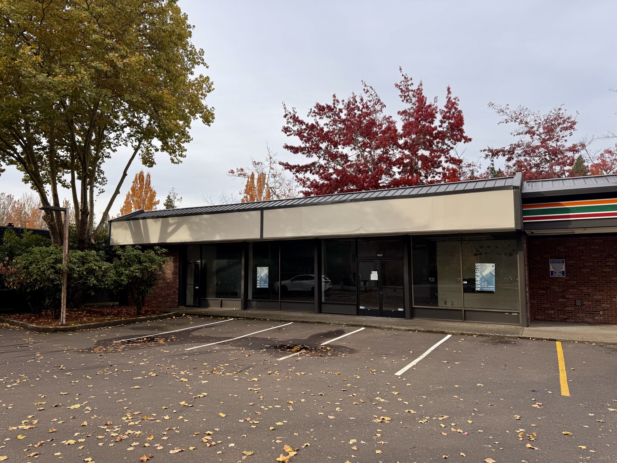 15483 Boones Ferry Rd, Lake Oswego, OR for lease Building Photo- Image 1 of 3