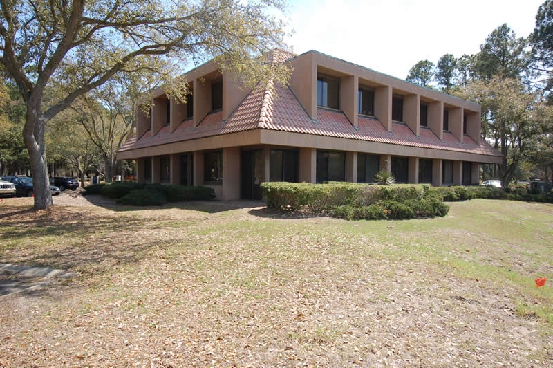 23C Shelter Cove Ln, Hilton Head Island, SC for lease - Primary Photo - Image 1 of 6