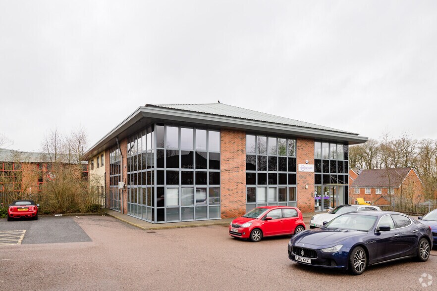 Bell Ln, Amersham for sale - Primary Photo - Image 1 of 1