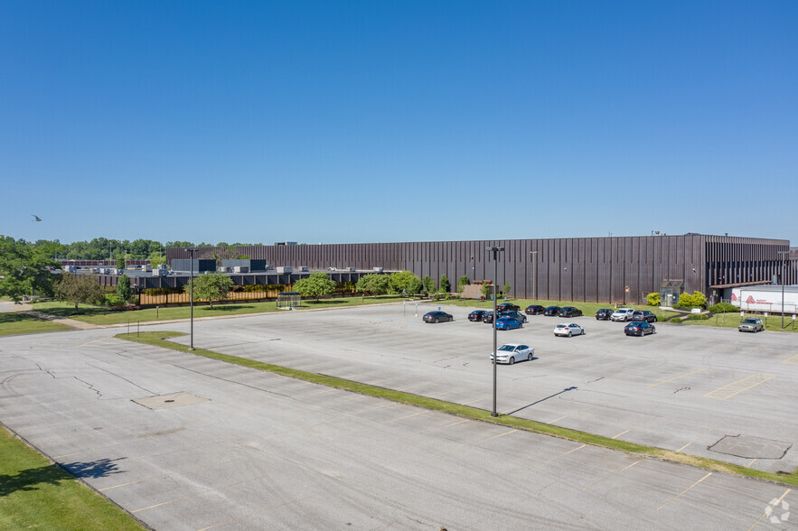 8100 Tyler Blvd, Mentor, OH for lease - Building Photo - Image 1 of 9