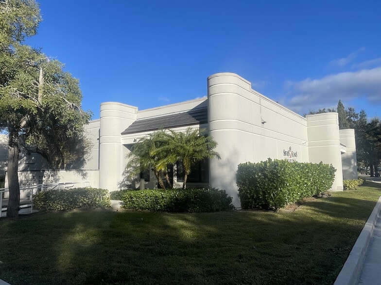 630 Maplewood Dr, Jupiter, FL for lease - Building Photo - Image 2 of 8