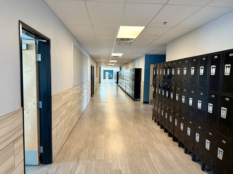 44111 N 43rd Ave, Phoenix, AZ for sale - Interior Photo - Image 2 of 14