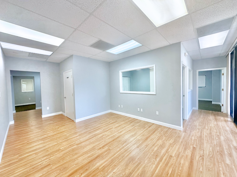 2540 Metrocentre Blvd, West Palm Beach, FL for lease - Interior Photo - Image 1 of 11