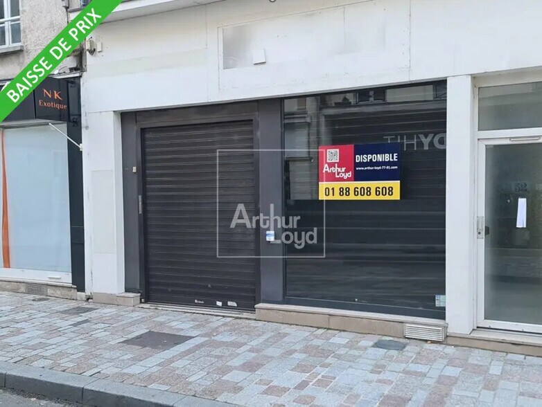 Retail in Melun for lease - Building Photo - Image 1 of 7