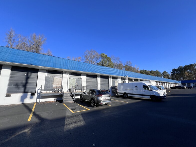 3700 Wendell Dr SW, Atlanta, GA for lease - Building Photo - Image 1 of 5
