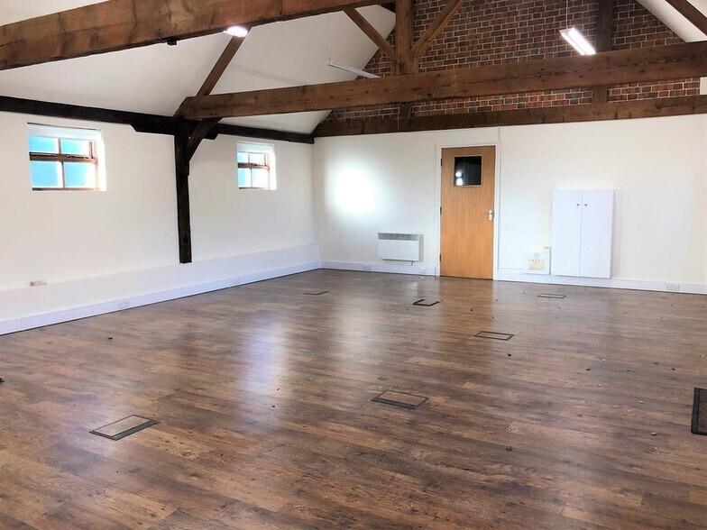 Mead Ln, Upper Basildon for lease - Building Photo - Image 3 of 5