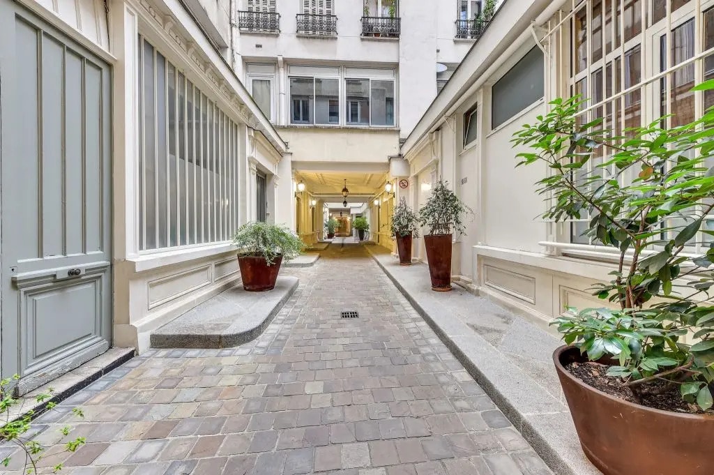 20-22 Rue Richer, Paris for sale Building Photo- Image 1 of 15