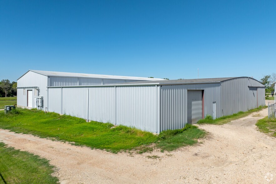 4710 Jeddo Rd, Waelder, TX 78959 Central Texas Warehouse/Distribution