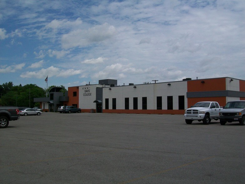 4747 Monroe St, Toledo, OH for sale - Building Photo - Image 1 of 1